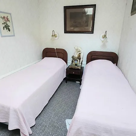 Сasa de vacaciones Spacious House Just Steps From The *