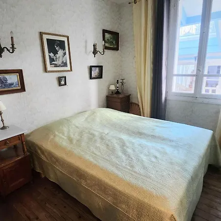 Spacious House Just Steps From The *
