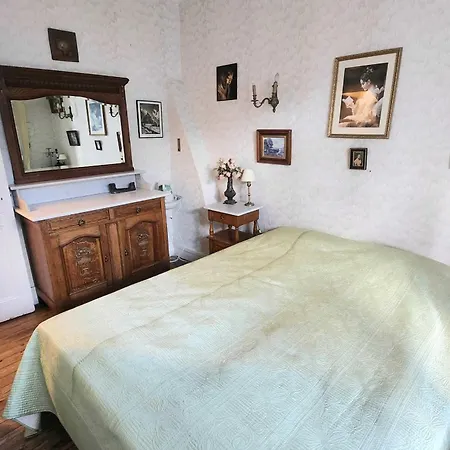 Spacious House Just Steps From The Villerville