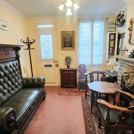 Spacious House Just Steps From The *