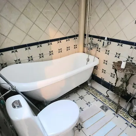 Spacious House Just Steps From The * Villerville